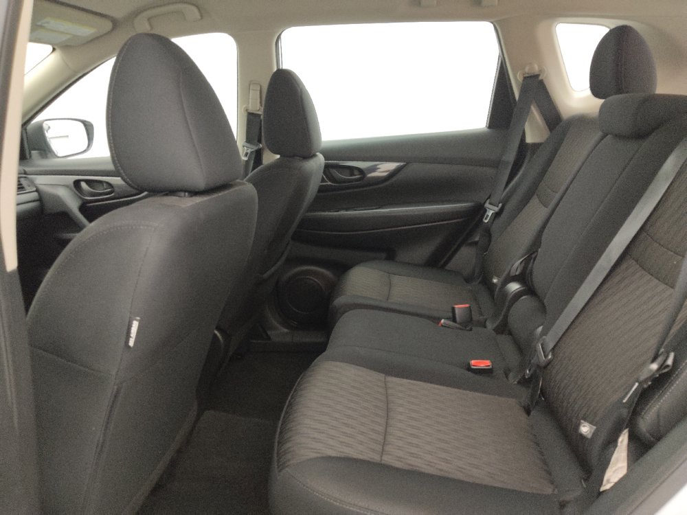Used 2020 Nissan Rogue S FWD image 18
