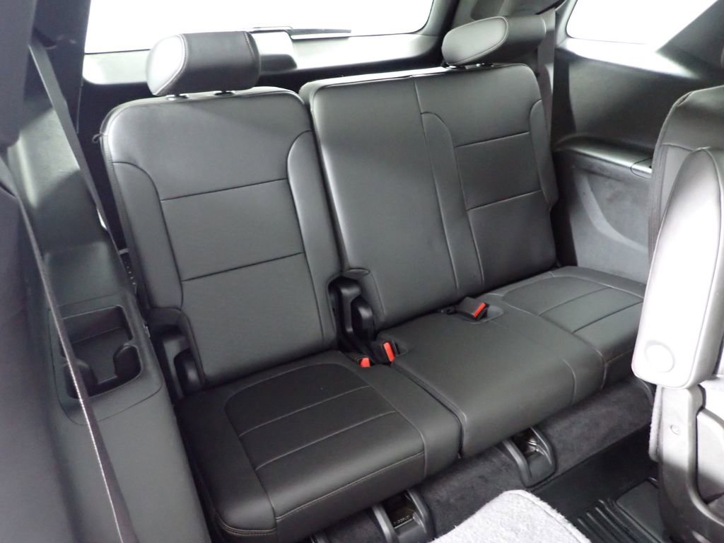 Used 2023 Chevrolet Traverse High Country image 37