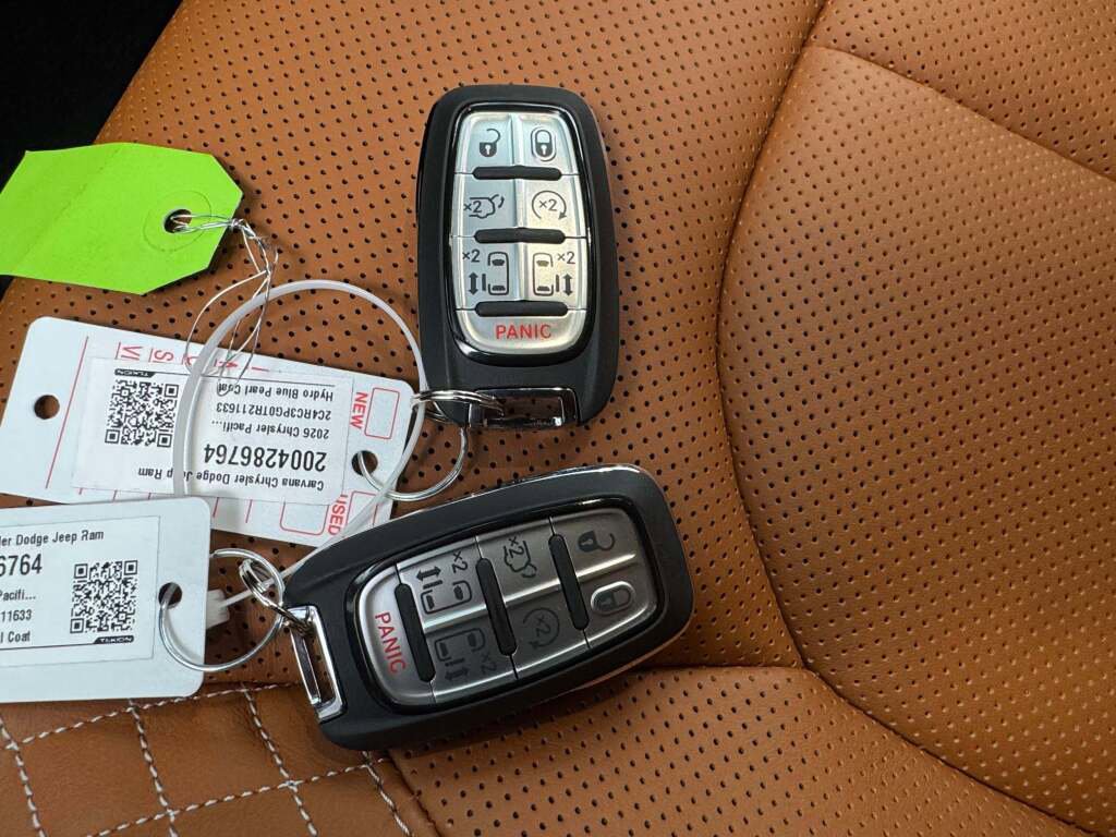 New 2026 Chrysler Pacifica Pinnacle w/ Trailer Tow Group image 33