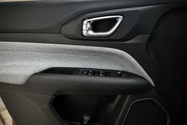 Used 2024 Jeep Compass Latitude image 16