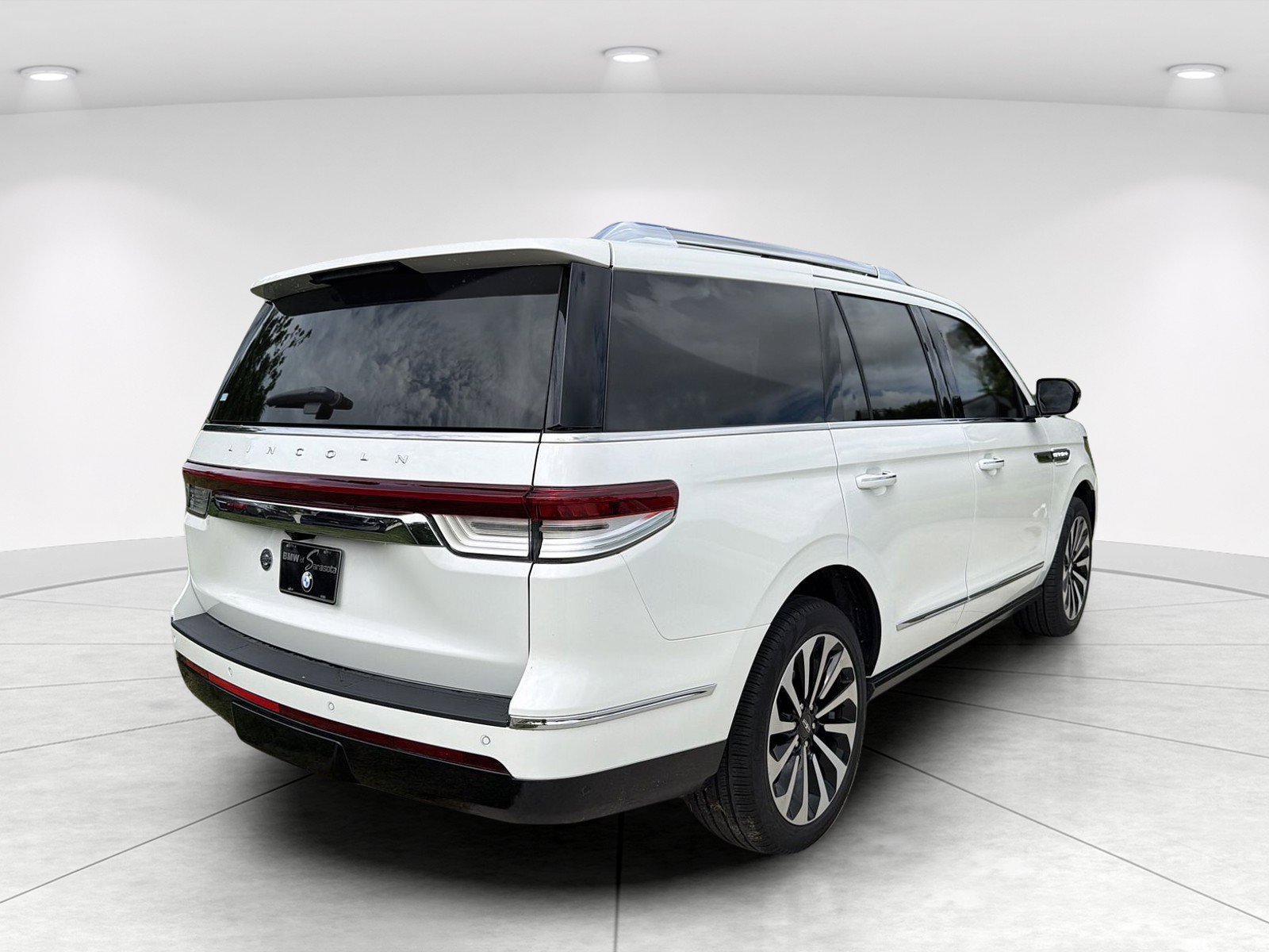 Used 2023 Lincoln Navigator Reserve AWD/4WD image 4