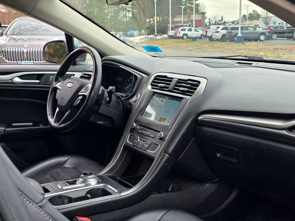 Used 2017 Ford Fusion SE w/ Equipment Group 201A image 13