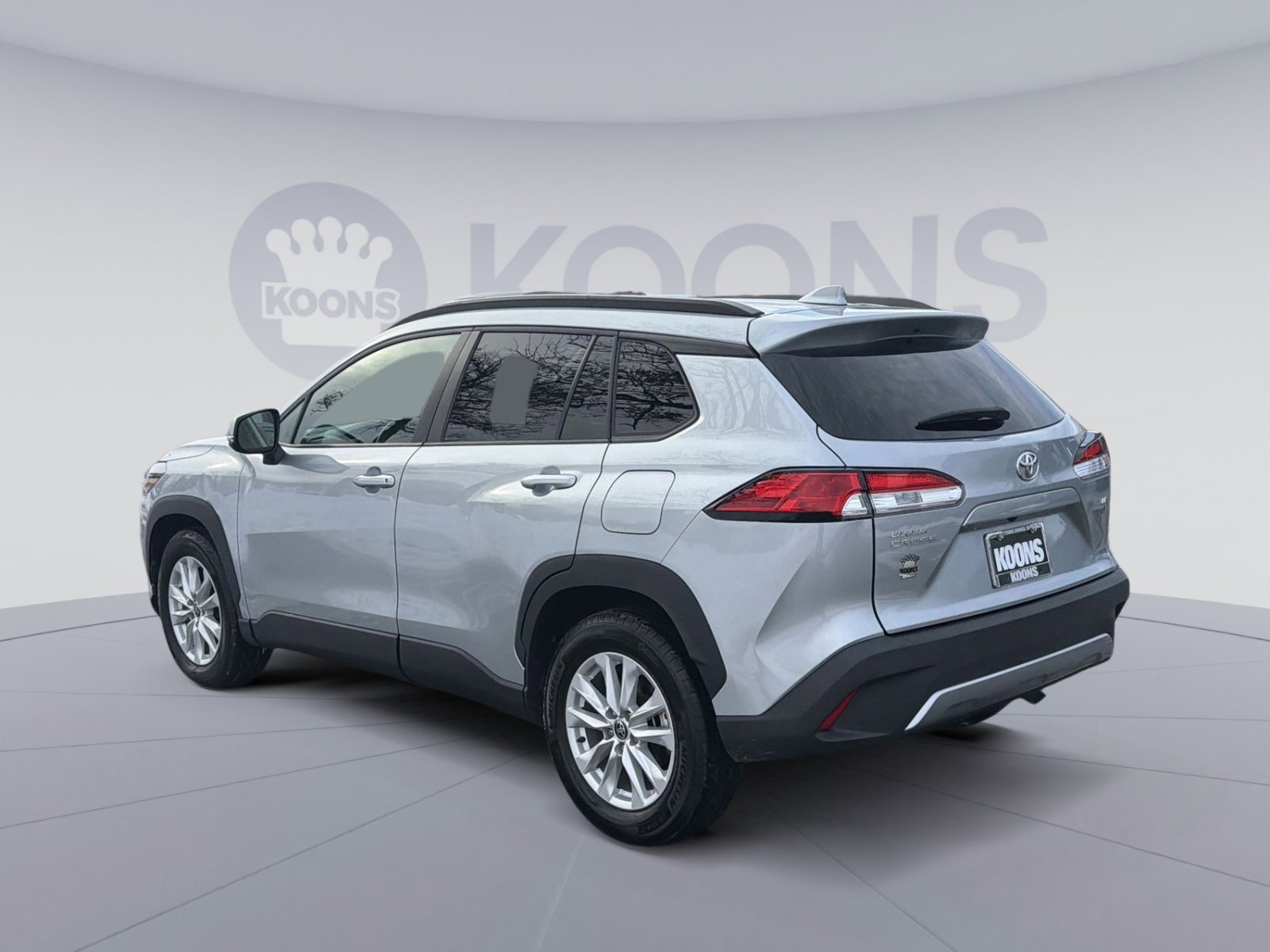 Used 2022 Toyota Corolla Cross LE image 4