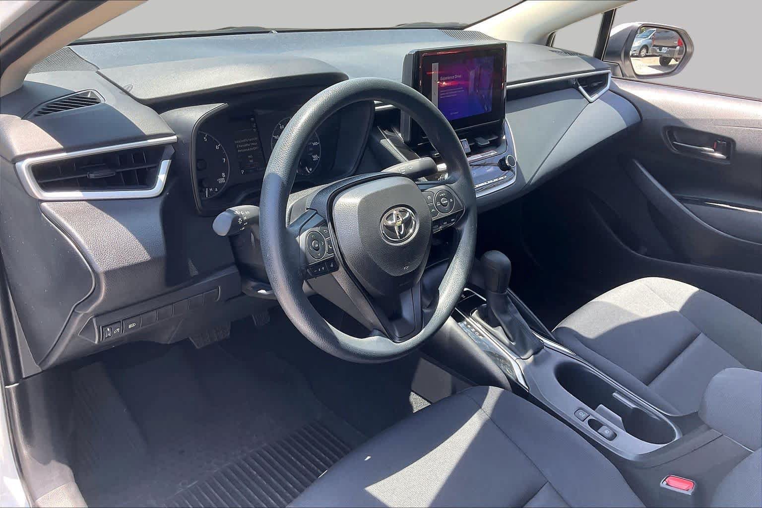 Used 2025 Toyota Corolla LE w/ LE Premium Package FWD image 16