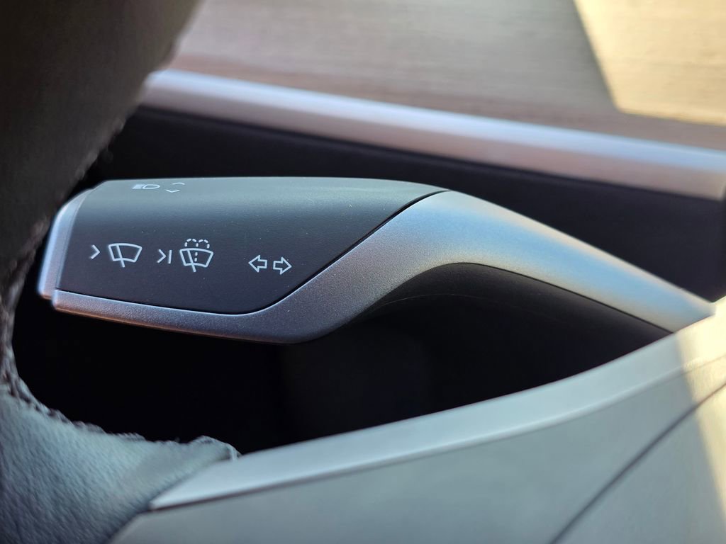 Used 2025 Tesla Model Y Performance image 34