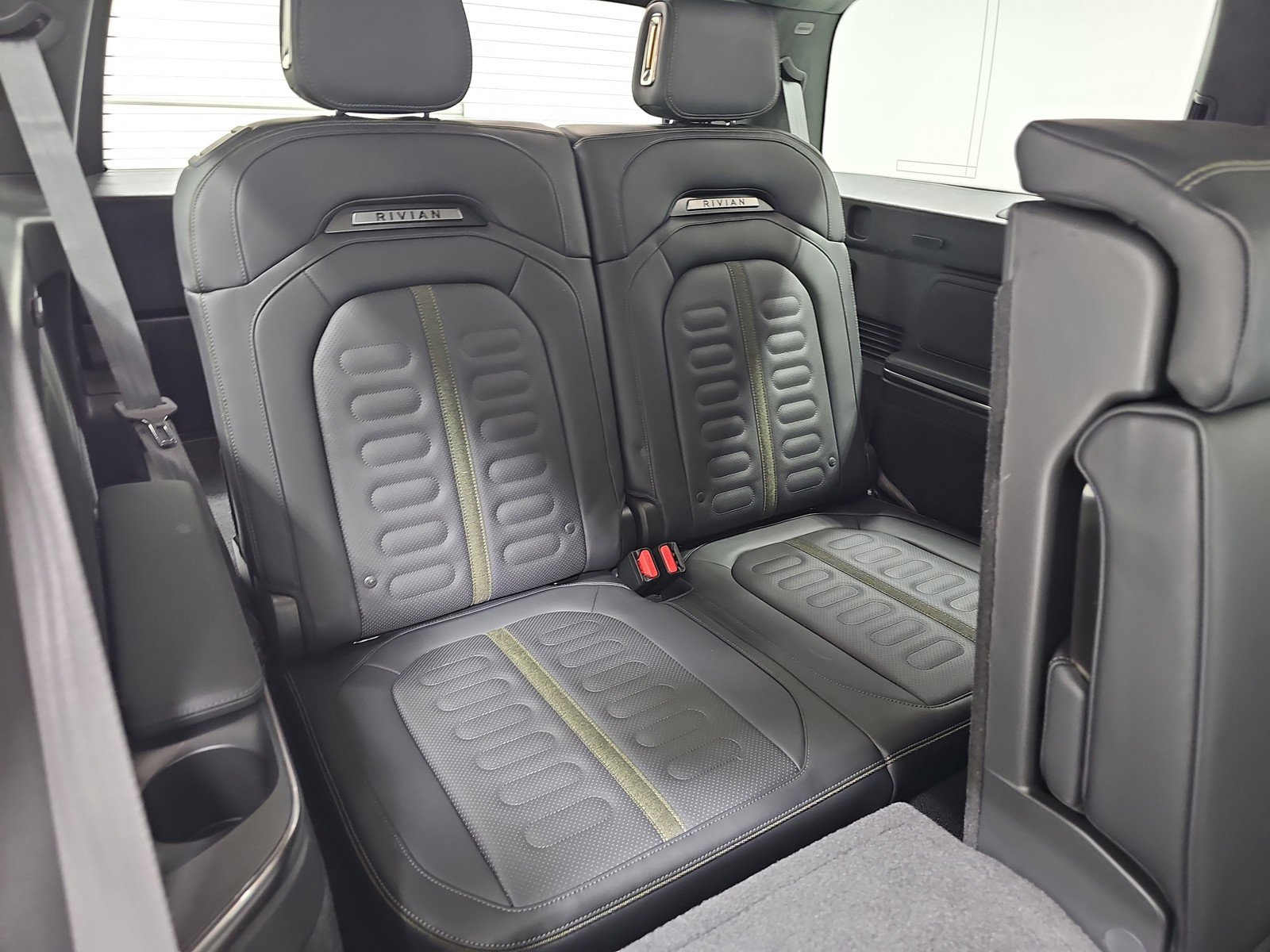 Used 2024 Rivian R1S Adventure AWD/4WD image 25