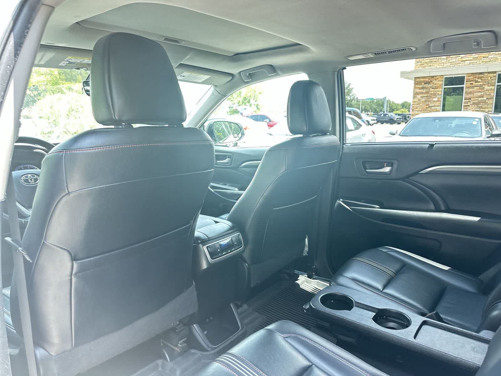 Used 2019 Toyota Highlander SE AWD/4WD image 15