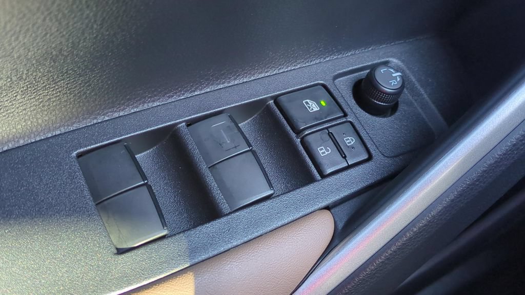 Used 2026 Toyota Corolla Cross XLE w/ Convenience Package FWD image 20