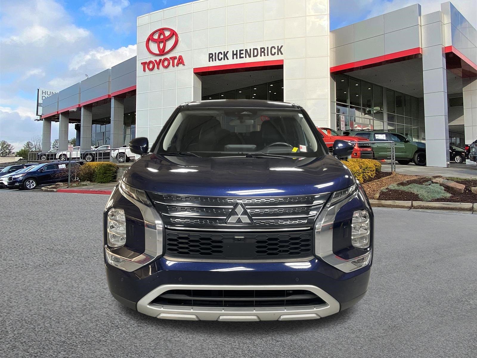 Used 2022 Mitsubishi Outlander SE image 3