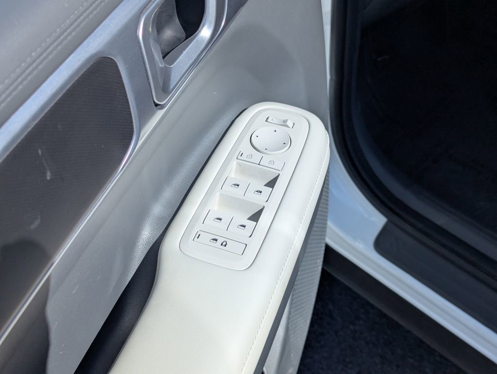 Used 2025 Hyundai Santa Fe SEL AWD/4WD image 24