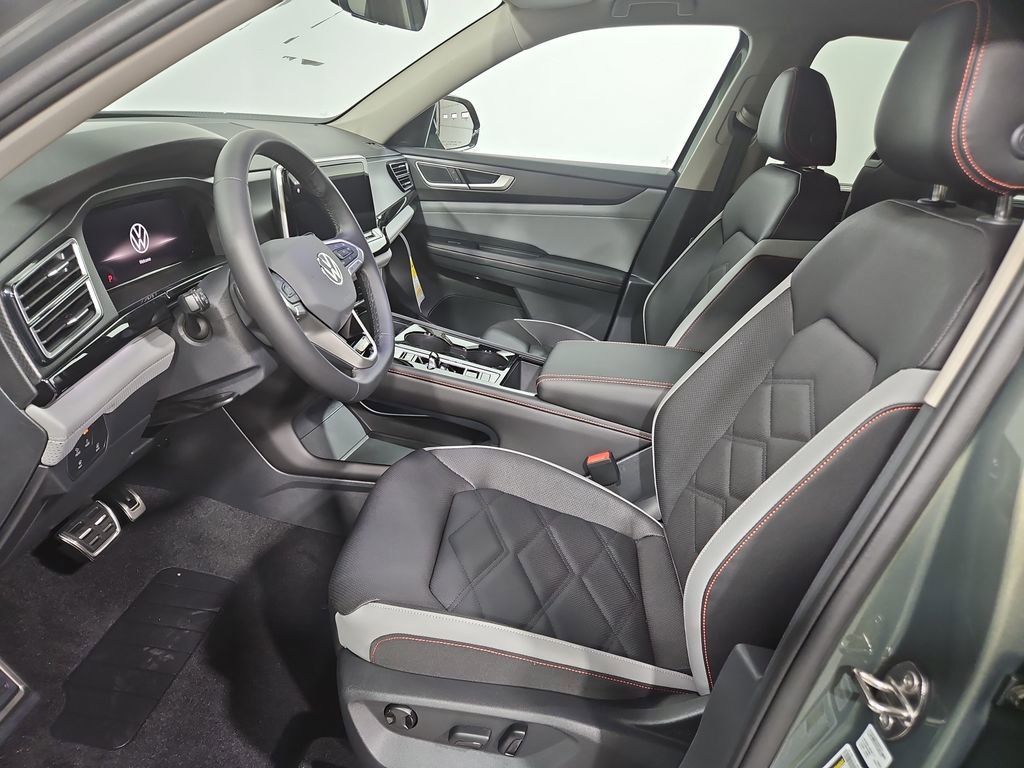 New 2026 Volkswagen Atlas Peak Edition image 9