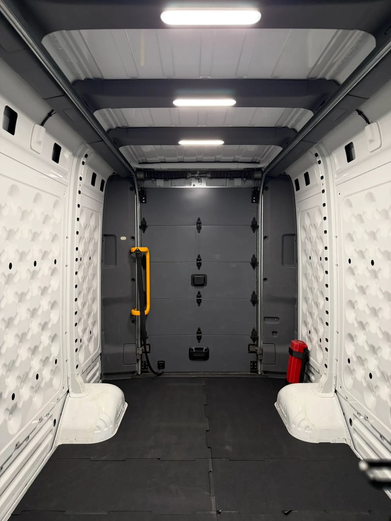 Used 2024 Rivian Delivery 500 FWD image 21