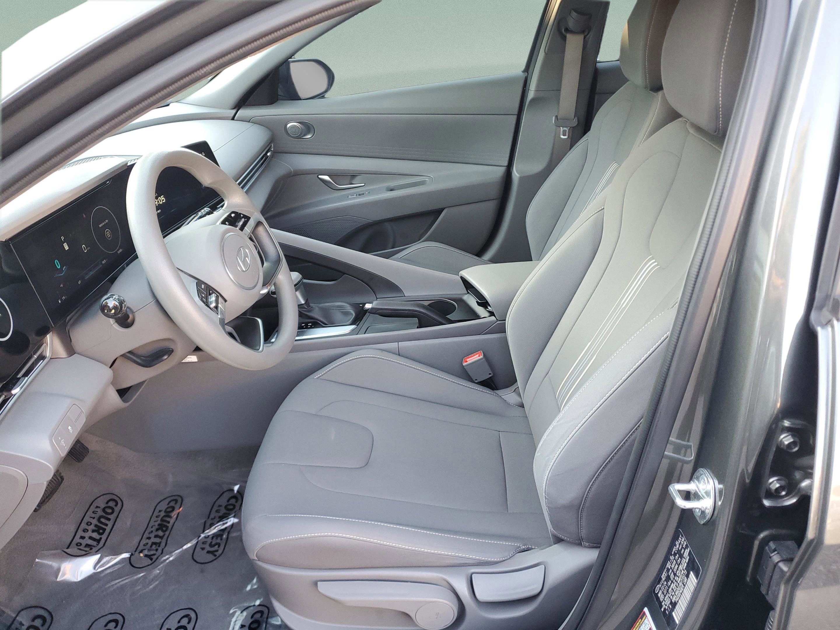 Used 2024 Hyundai Elantra SEL image 15