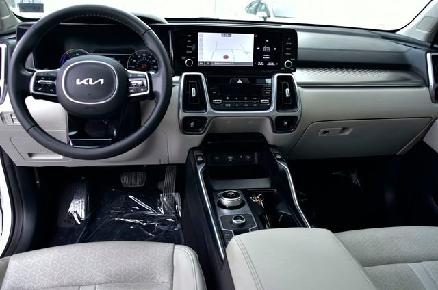 Certified 2024 Kia Sorento EX w/ Panoramic Sunroof Package image 17