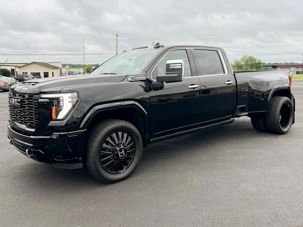Used 2024 GMC Sierra 3500 Denali Ultimate image 16