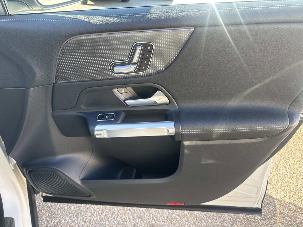 Used 2022 Mercedes-Benz EQB 350 4MATIC image 14