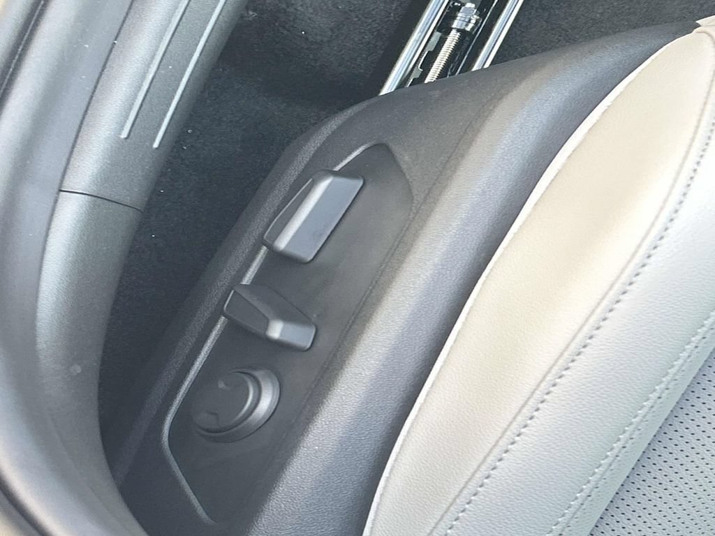 New 2026 Hyundai Elantra Limited FWD image 16