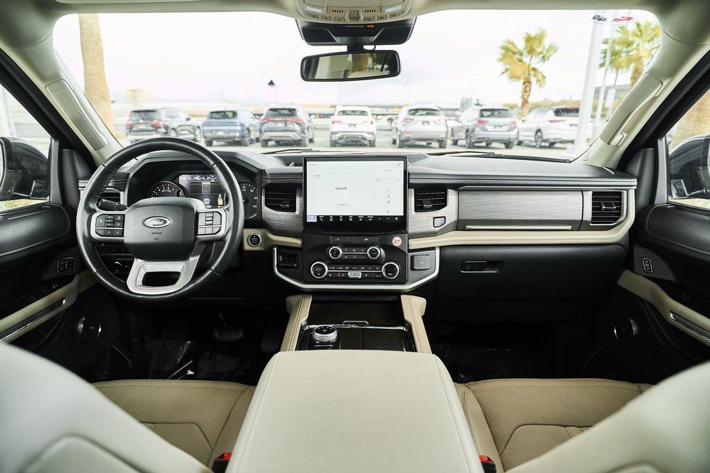 Used 2024 Ford Expedition Limited image 31