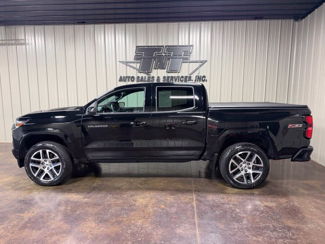 Used 2024 Chevrolet Colorado Z71 w/ Z71 Convenience Package 2 AWD/4WD image 3
