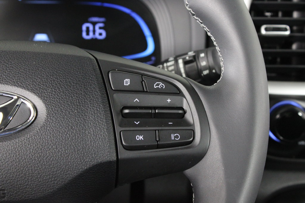 Certified 2026 Hyundai Venue SEL FWD image 29