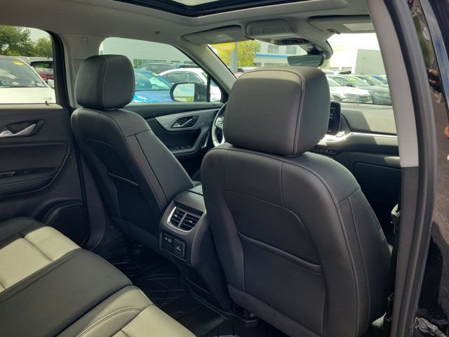 Used 2024 Chevrolet Blazer LT w/ Sound & Technology Package FWD image 9