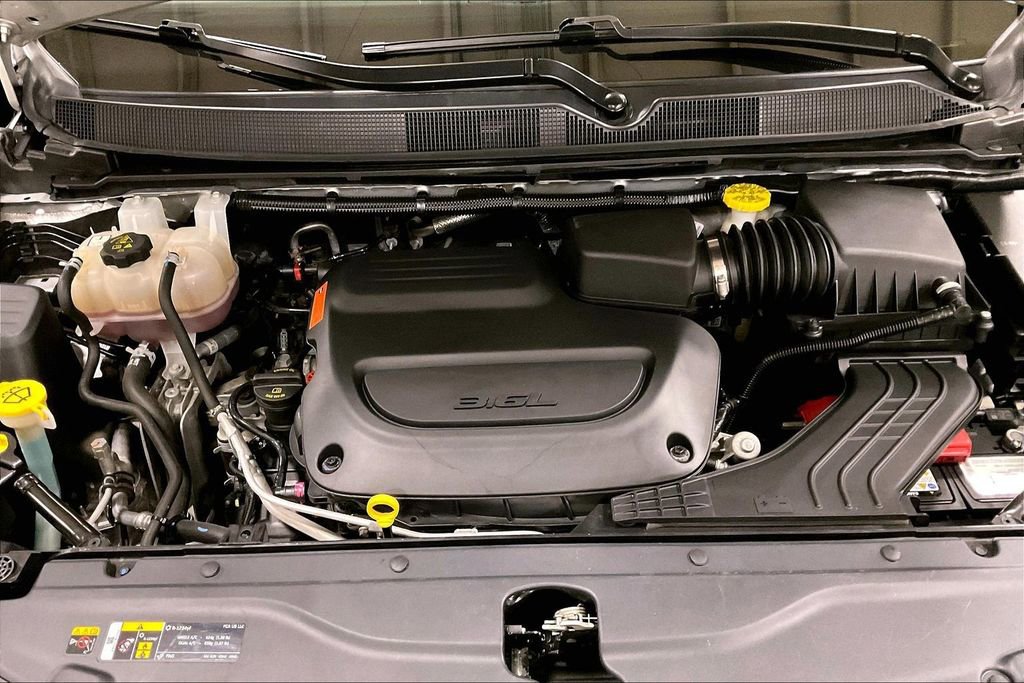 Used 2024 Chrysler Voyager LX image 10