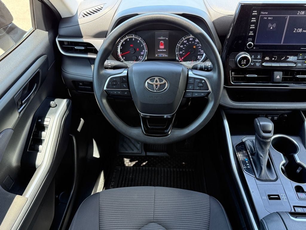 Used 2020 Toyota Highlander L FWD image 17