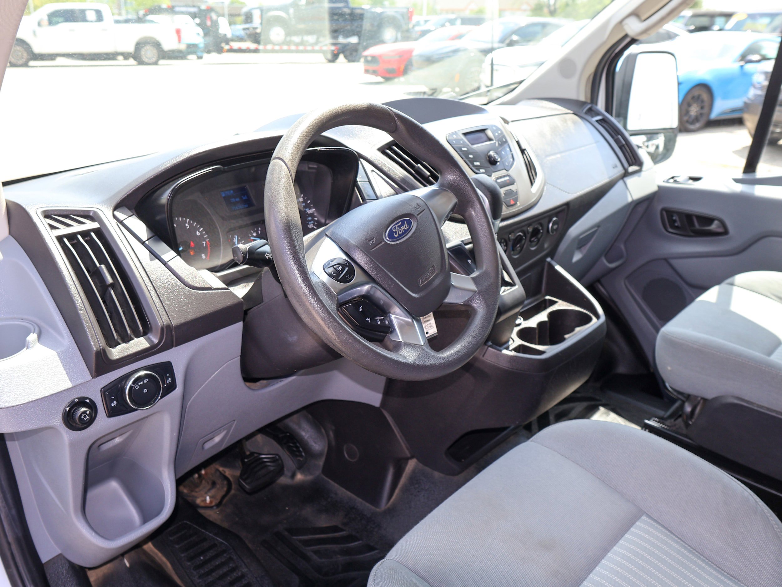 Used 2016 Ford Transit 250 130 Low Roof w/ Exterior Upgrade Package RWD image 13