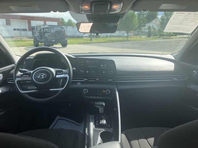 Used 2023 Hyundai Elantra SEL w/ Cargo Package FWD image 16