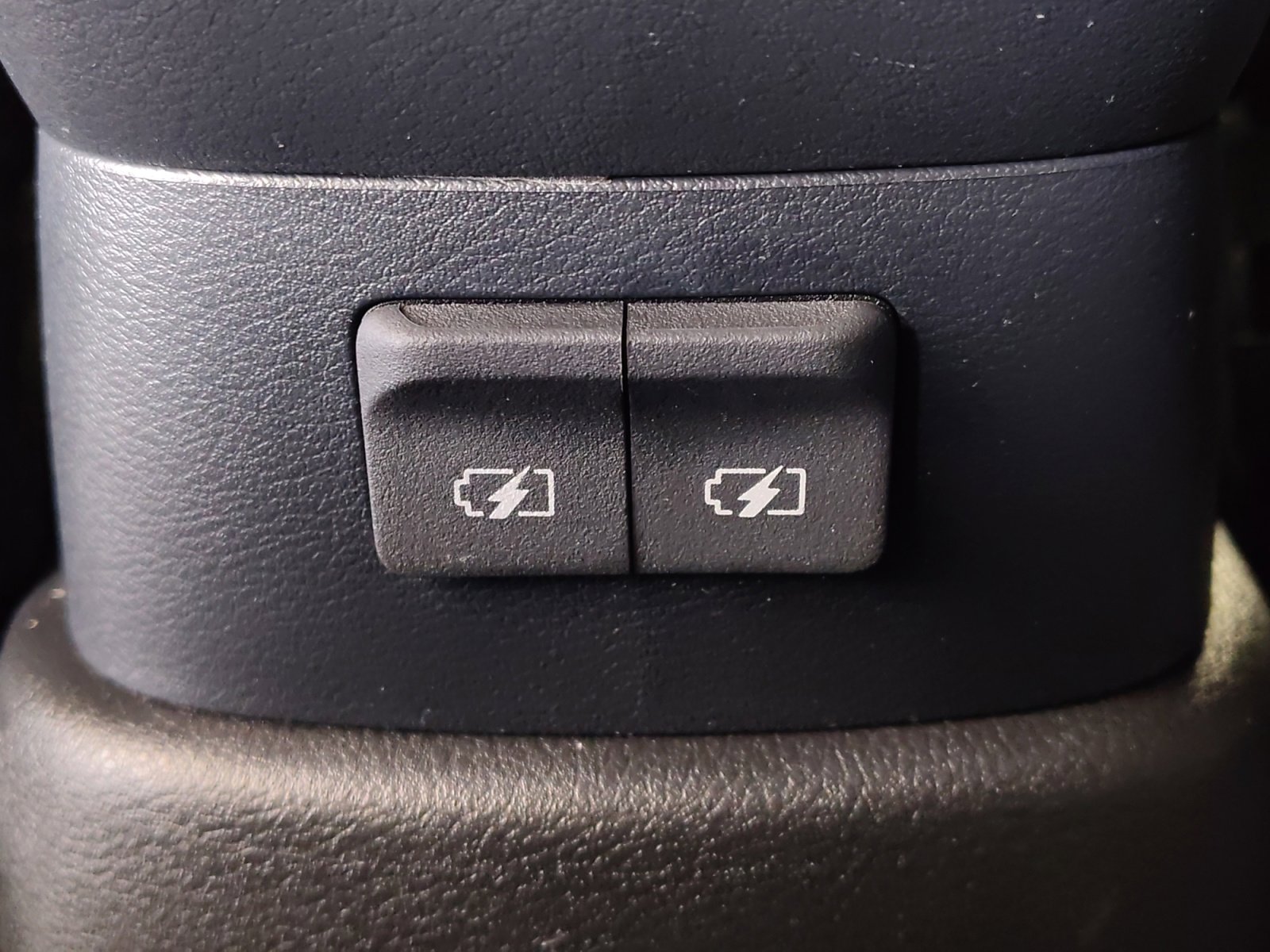 Certified 2025 Nissan Kicks Play S FWD image 30