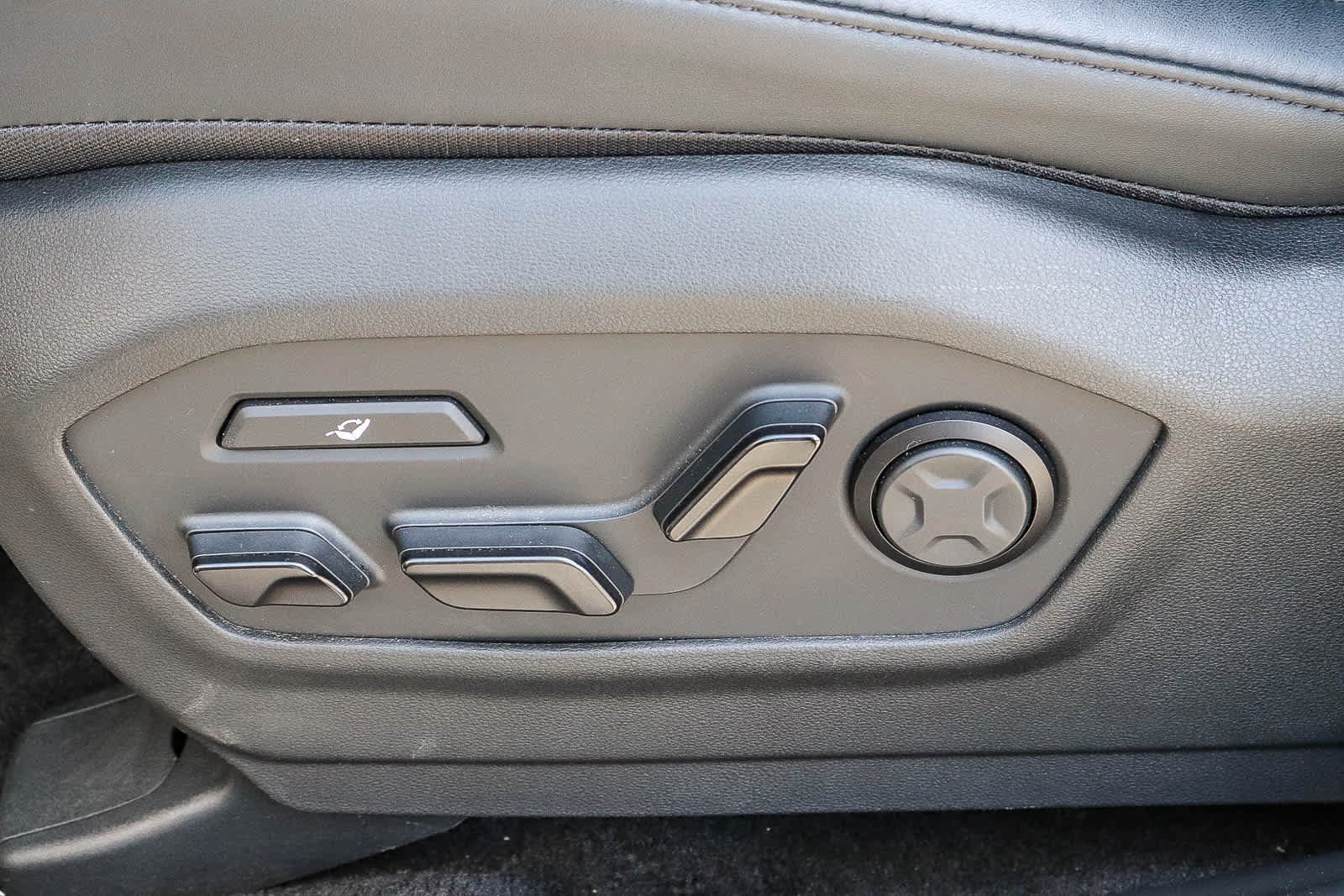 Used 2024 Hyundai Santa Fe Calligraphy FWD image 30