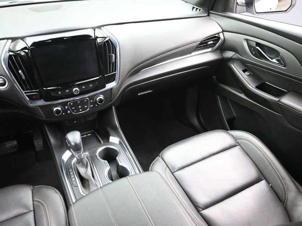 Used 2023 Chevrolet Traverse LT w/ Rear Camera Mirror Package image 14