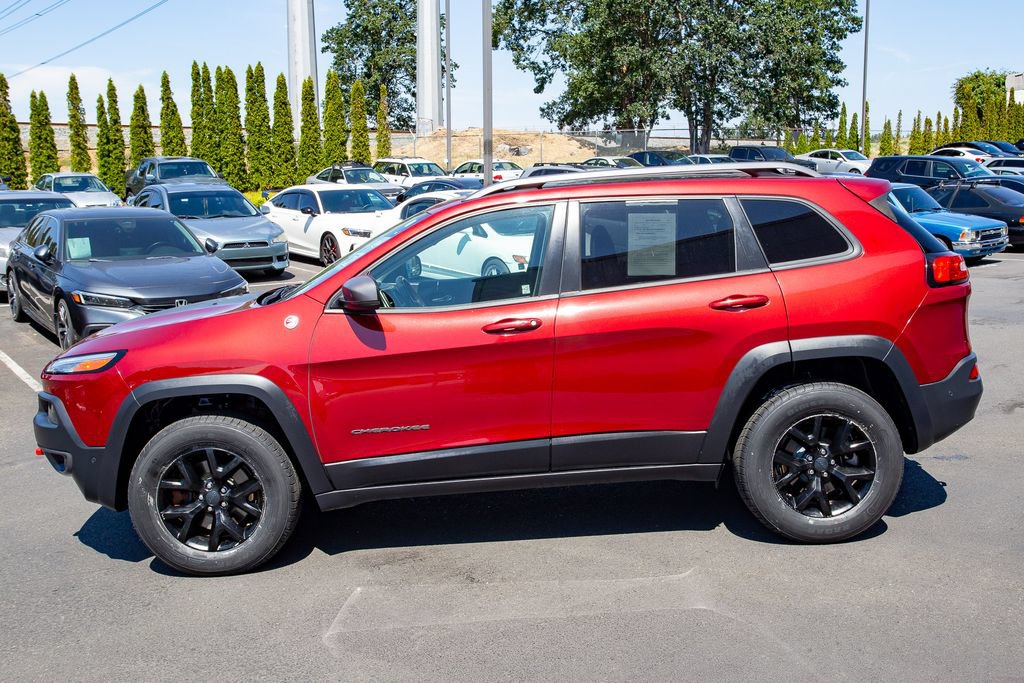 Used 2017 Jeep Cherokee Trailhawk AWD/4WD image 8