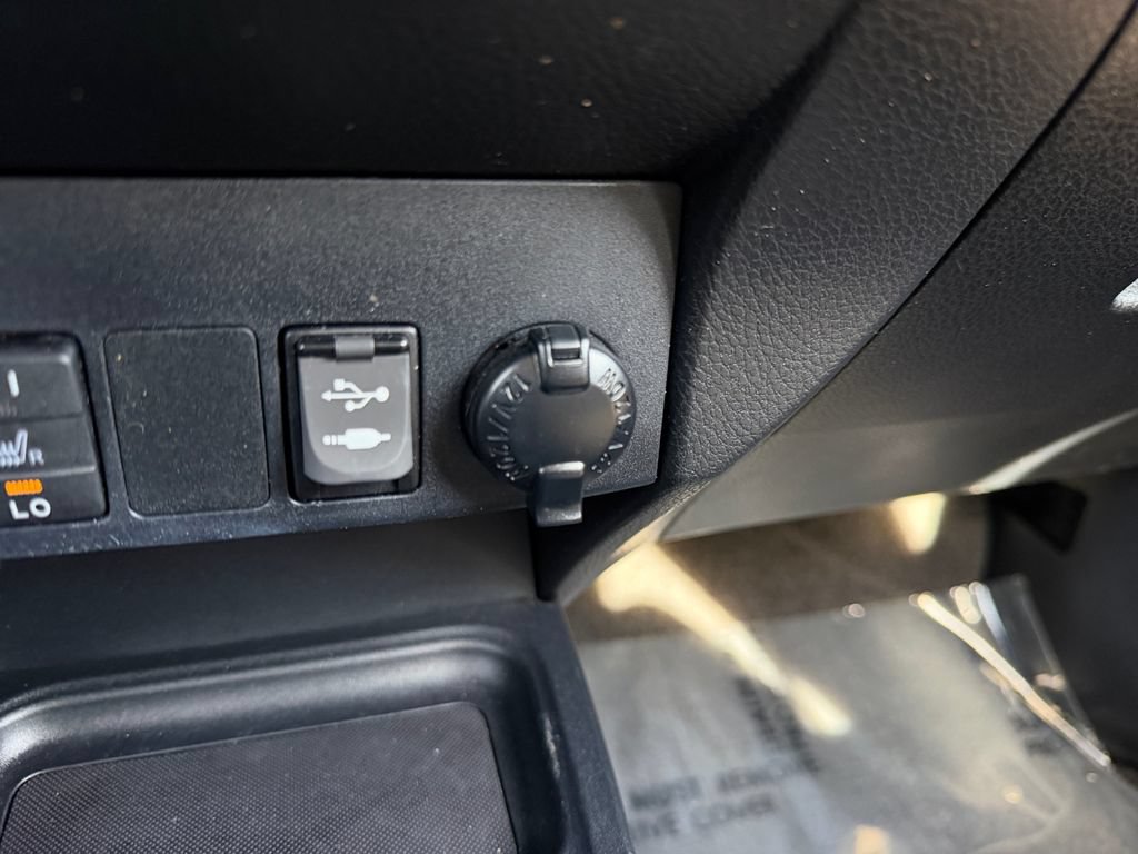 Used 2018 Toyota RAV4 Limited AWD/4WD image 23