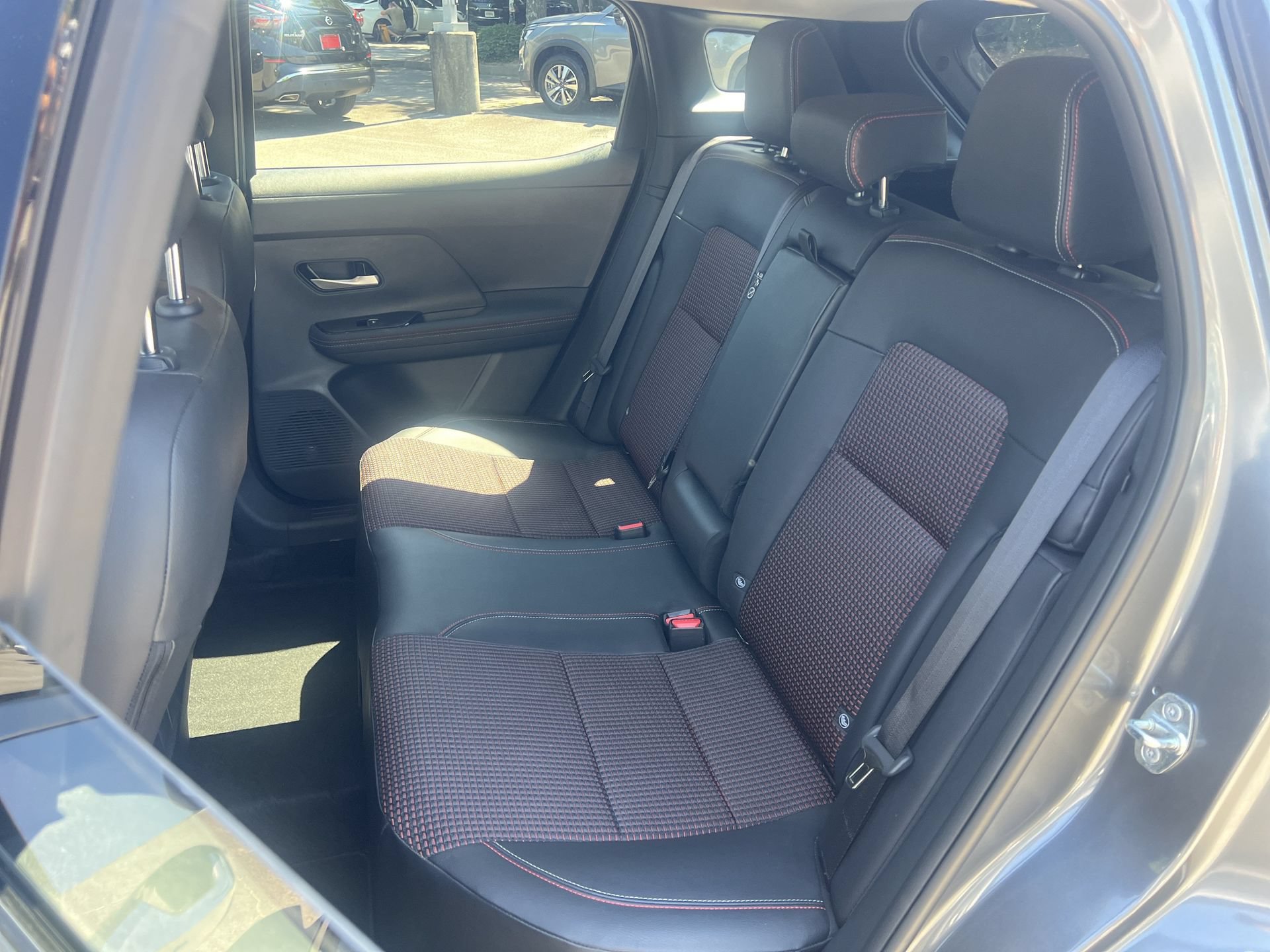 Certified 2025 Nissan Kicks SR FWD image 17