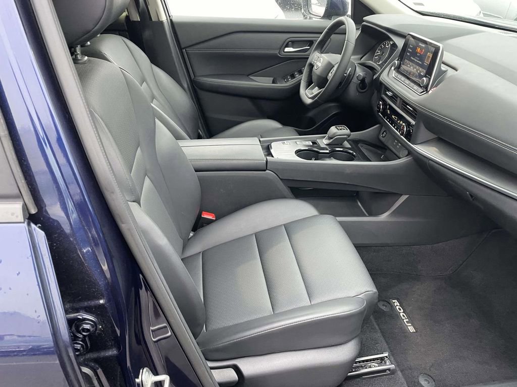 Used 2025 Nissan Rogue SV w/ SV Premium Package image 49