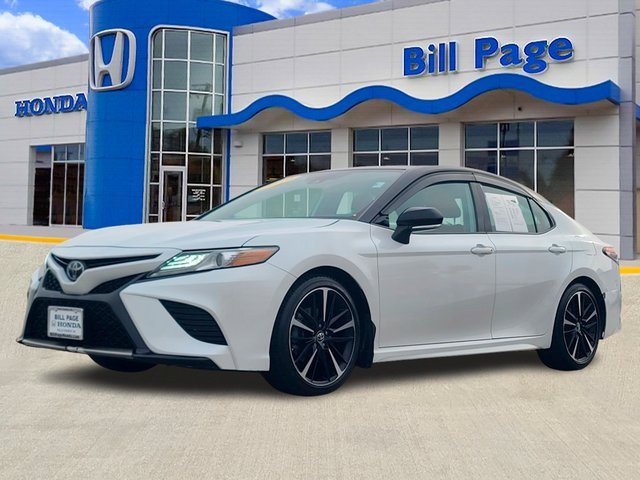 Used 2019 Toyota Camry XSE image 2