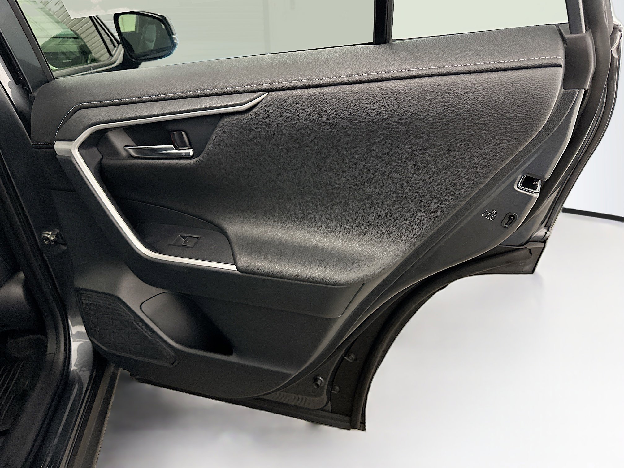 Used 2023 Toyota RAV4 Limited image 33