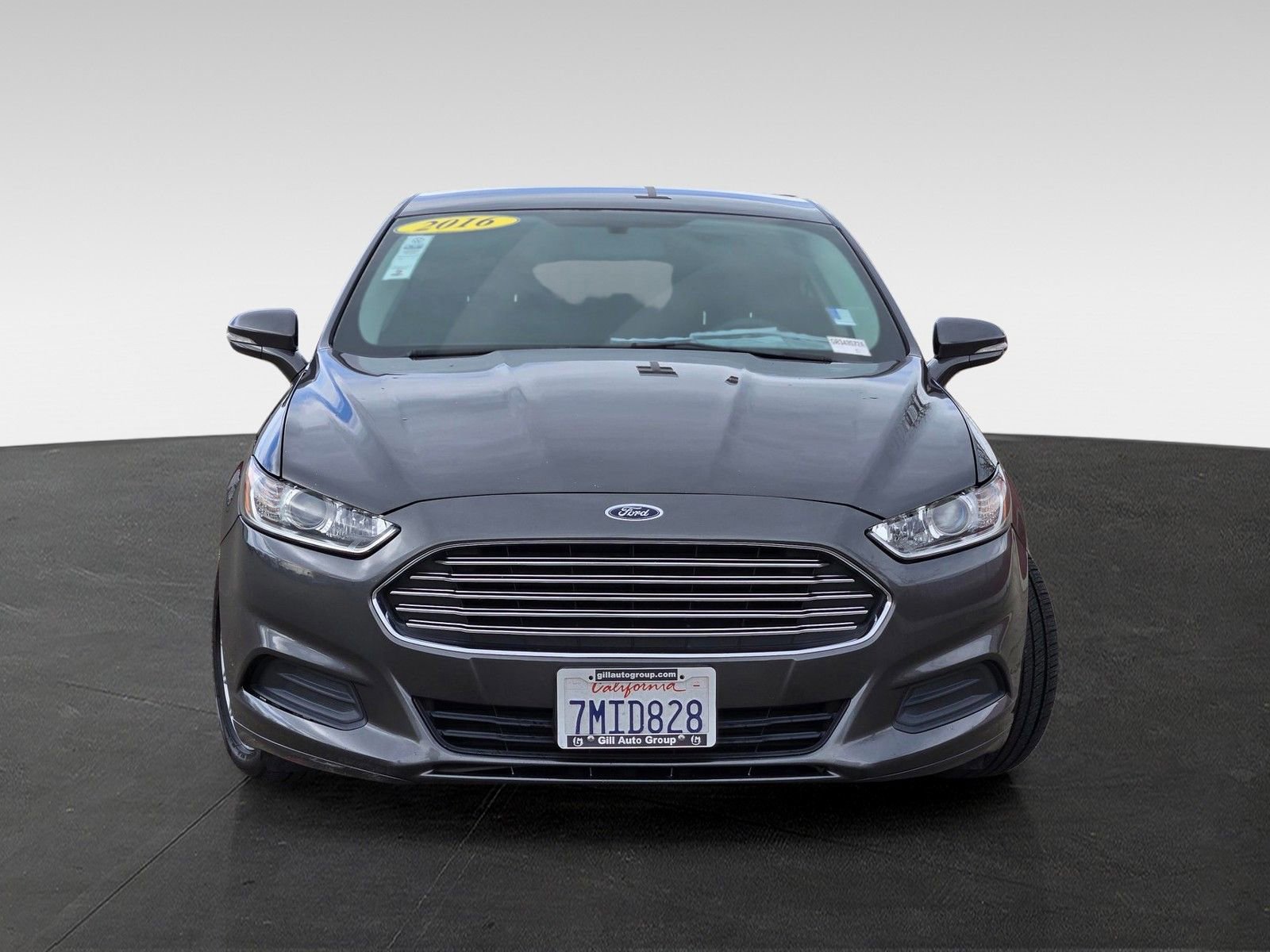 Used 2016 Ford Fusion SE image 2