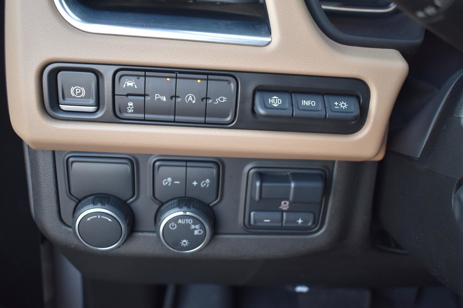 Used 2021 Chevrolet Tahoe Premier w/ Premium Package RWD image 51