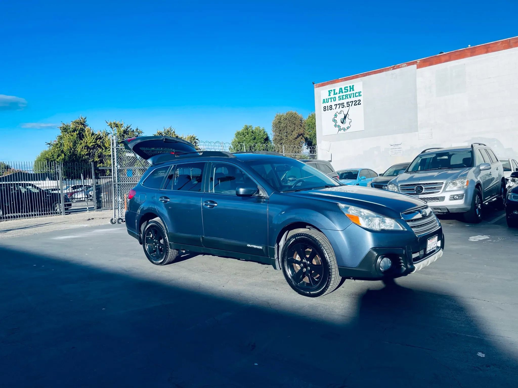 Used 2013 Subaru Outback 2.5i Limited image 3