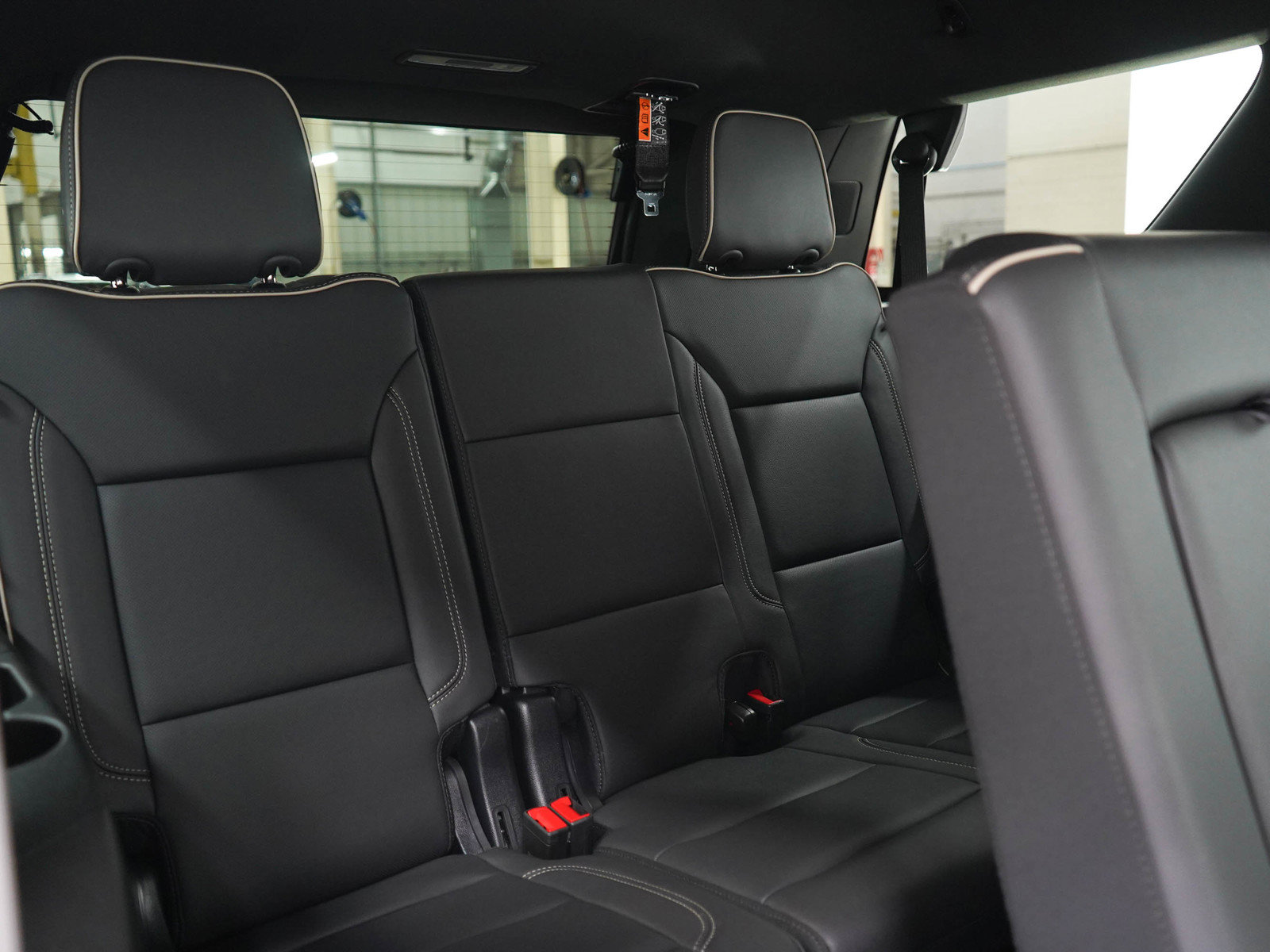 Used 2025 GMC Yukon Elevation AWD/4WD image 13