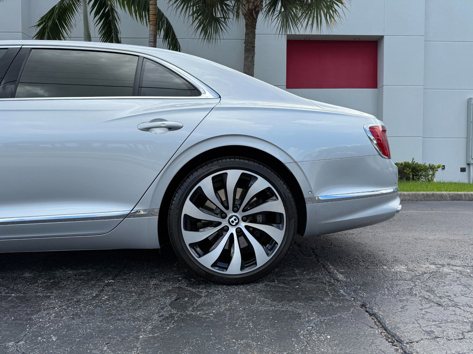 Used 2022 Bentley Flying Spur W12 image 8