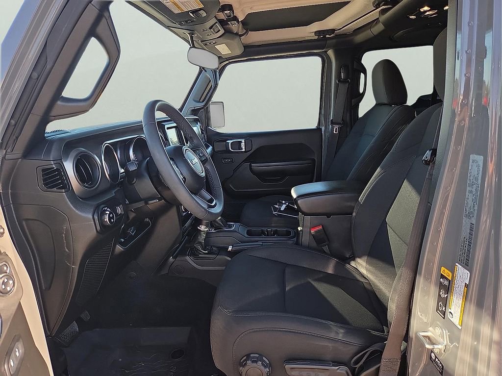 Used 2023 Jeep Gladiator Sport AWD/4WD image 13