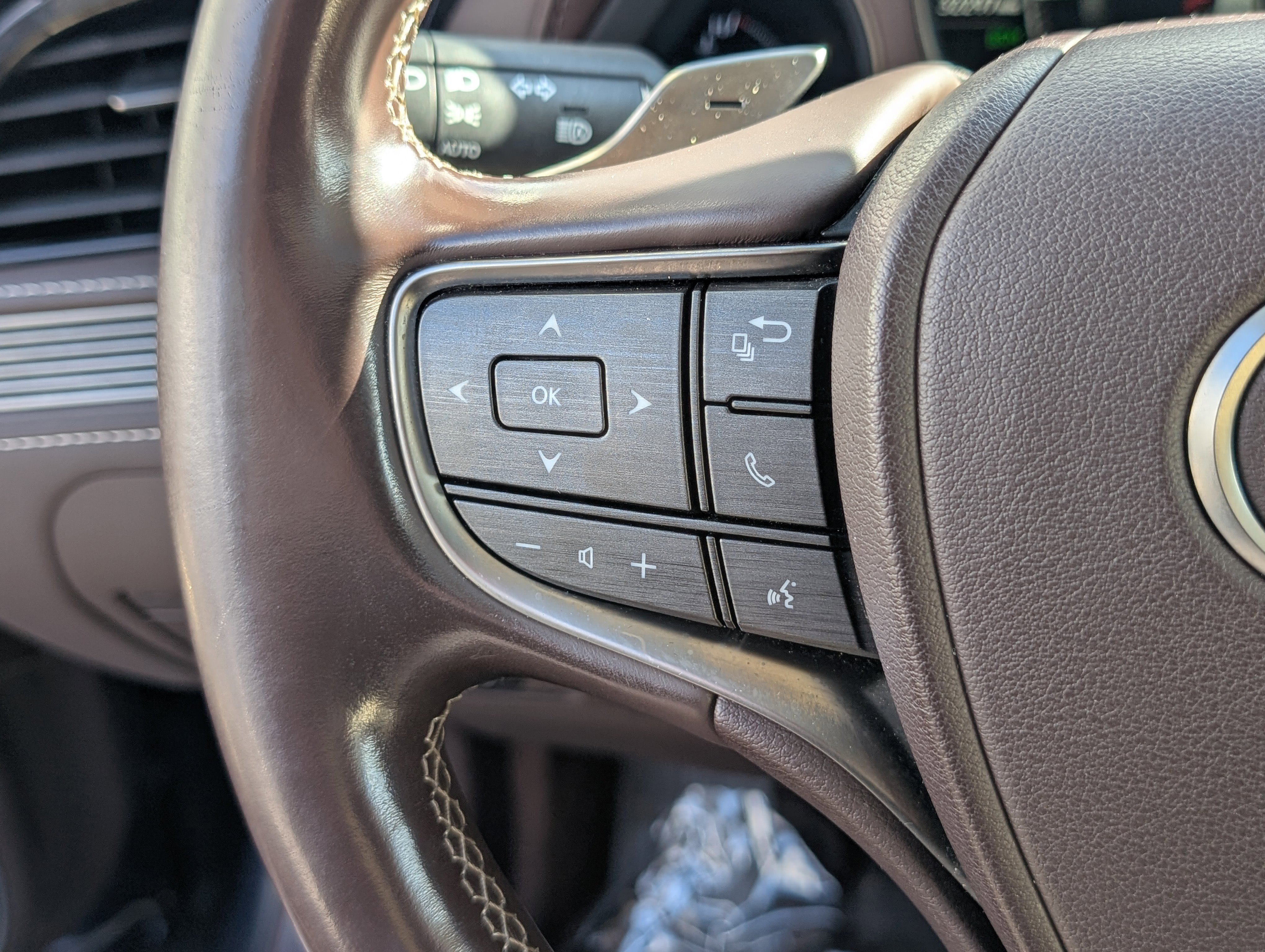 Used 2019 Lexus LS 500 AWD image 23