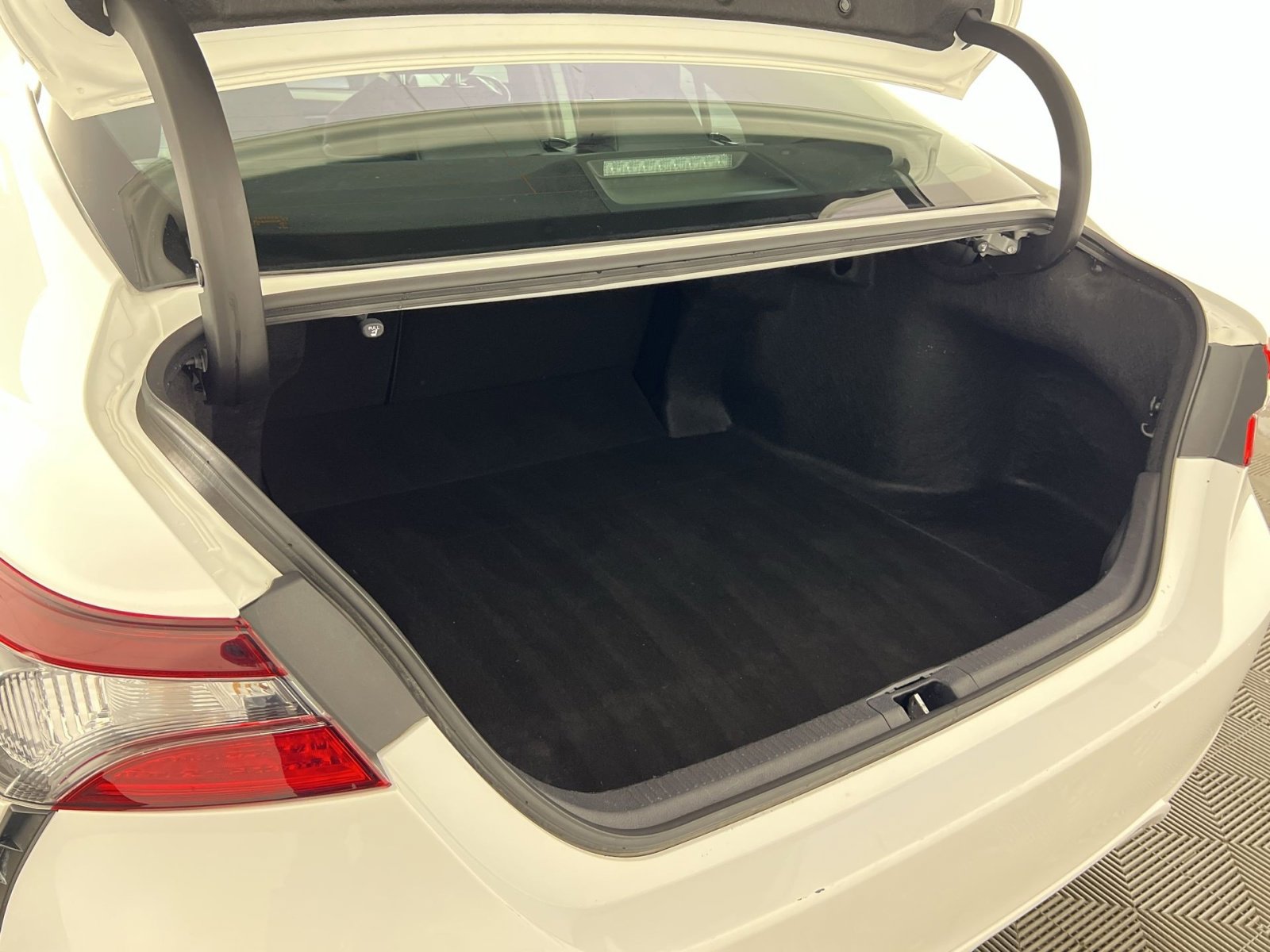 Used 2024 Toyota Camry SE image 26