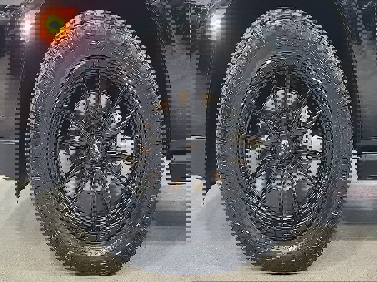 Used 2023 Chevrolet Suburban High Country image 26