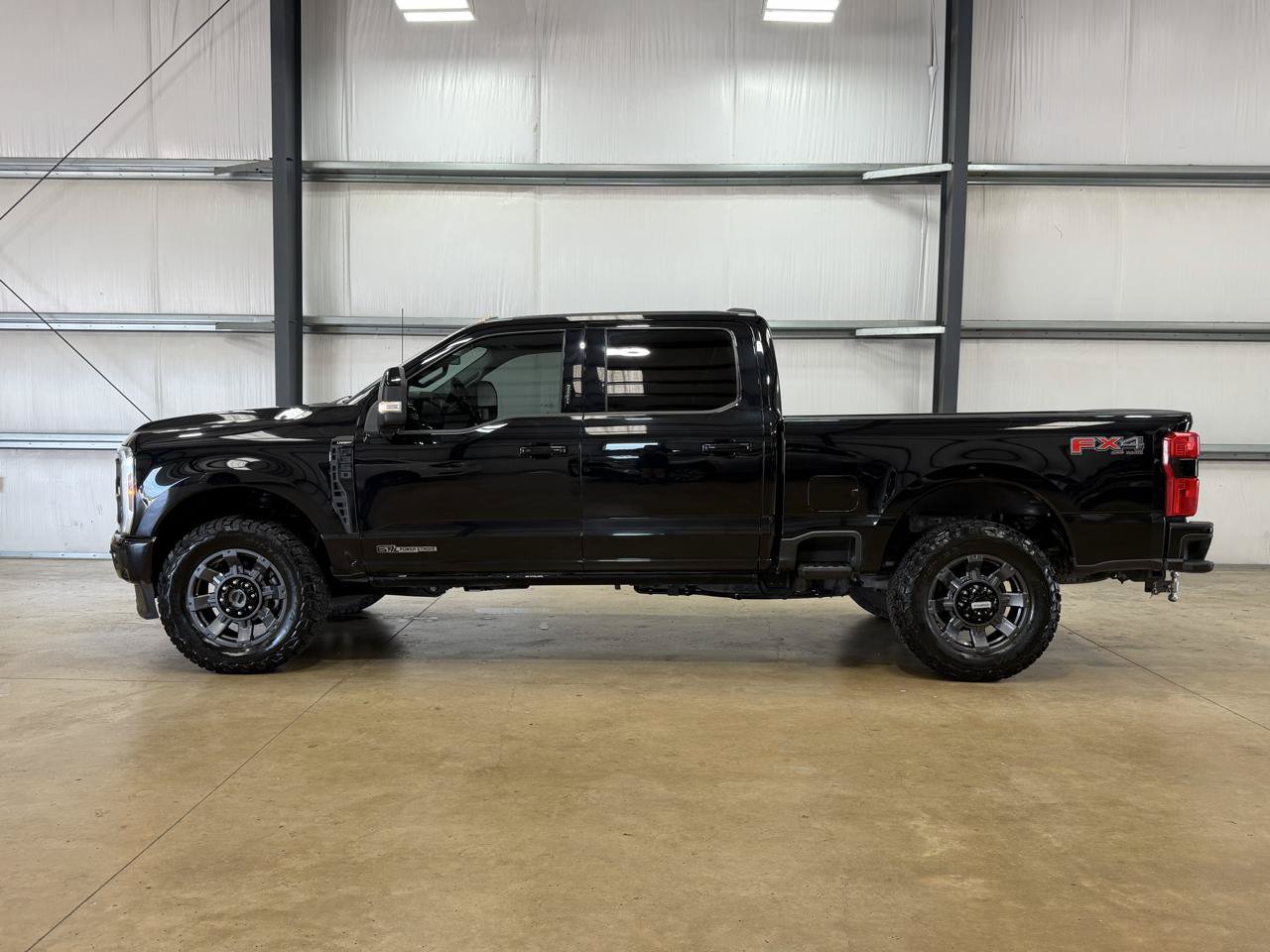 Used 2023 Ford F350 Lariat w/ Lariat Ultimate Package AWD/4WD image 4