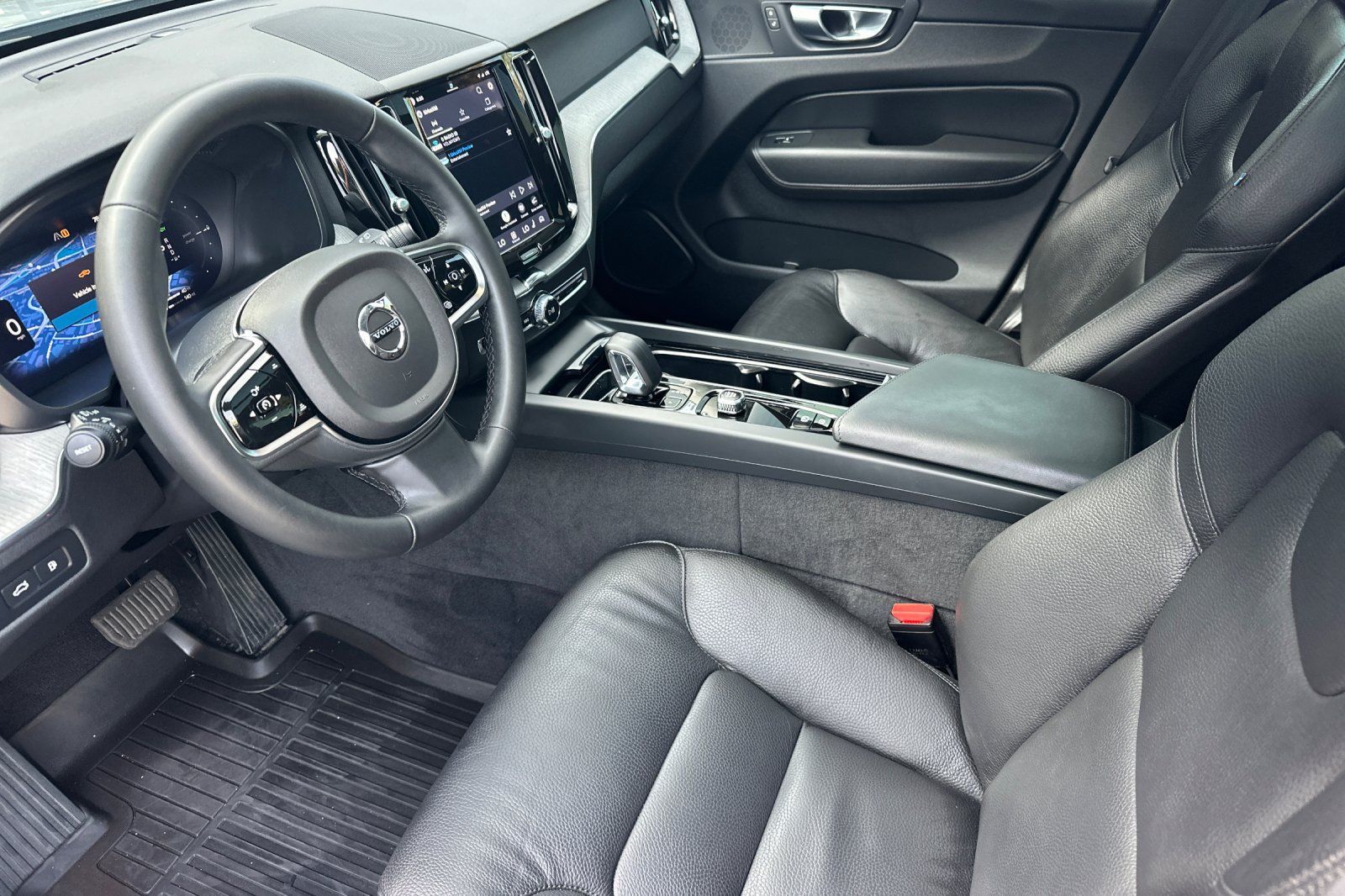 Certified 2025 Volvo XC60 T8 Plus w/ Protection Package Premier AWD/4WD image 11