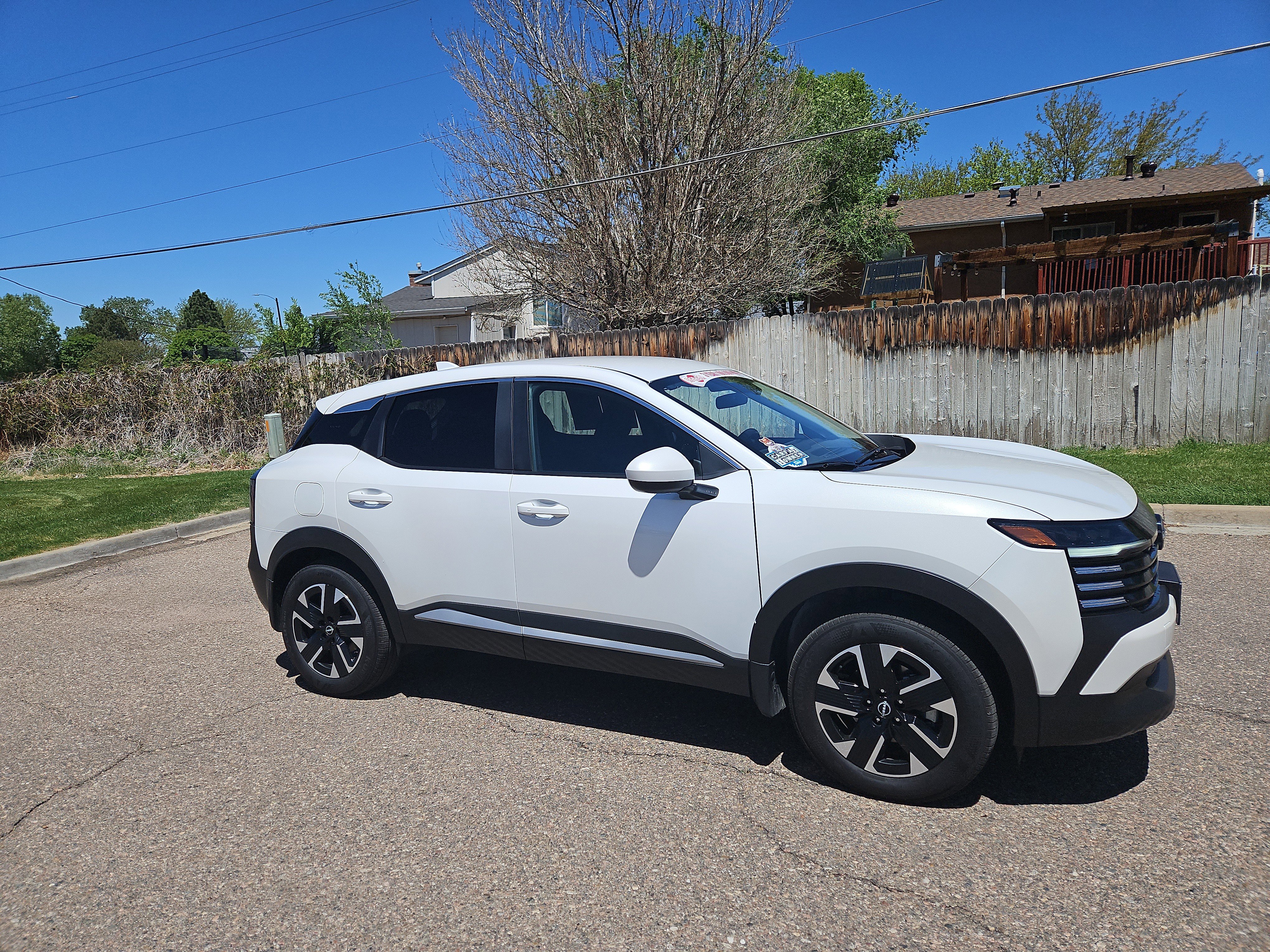 Used 2025 Nissan Kicks SV AWD/4WD image 2